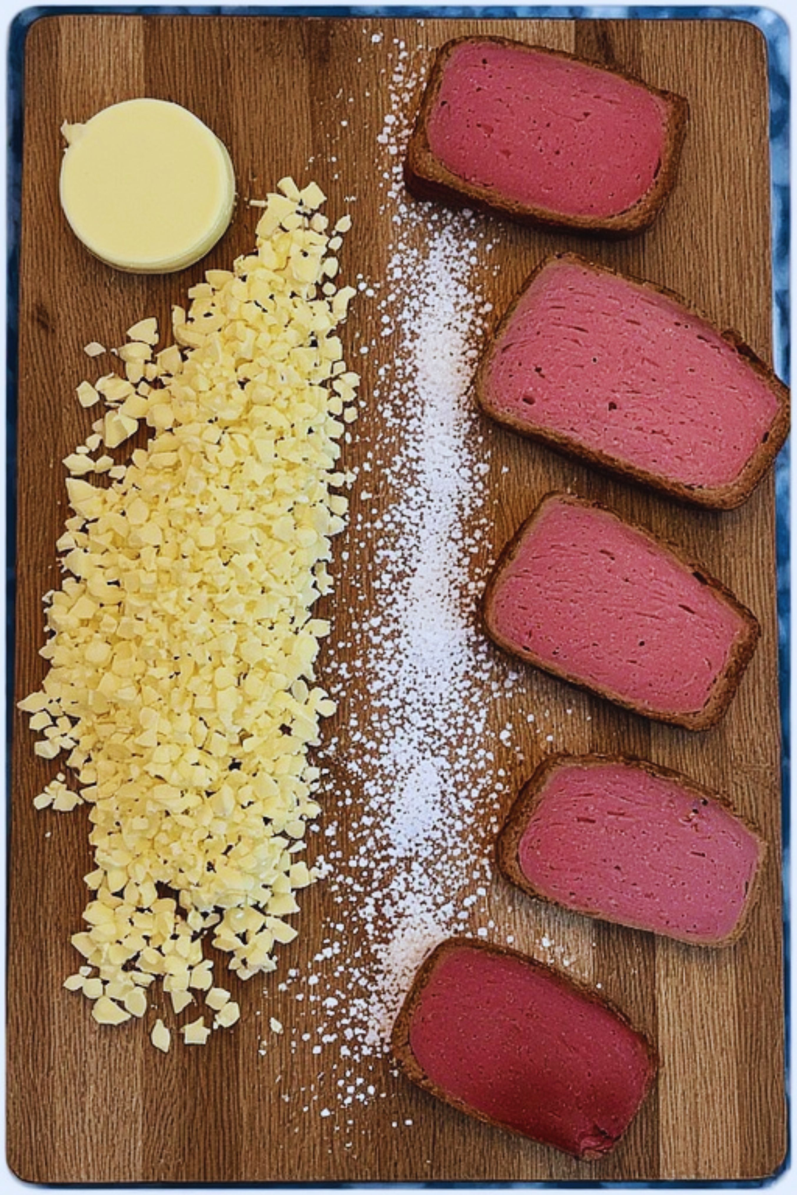 Rúgbrauð með osti og hangikjöti (Rye Bread with Cheese and Smoked Lamb)
