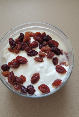 Skyr með rúsínum (Skyr with Raisins)