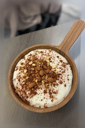 Skyr með möndlur (Skyr with Almonds)