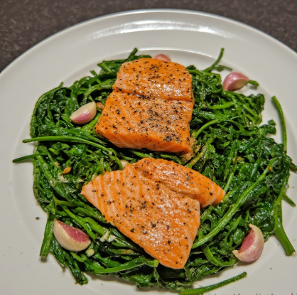 Ferskur lax með spínati (Fresh Salmon with Spinach)