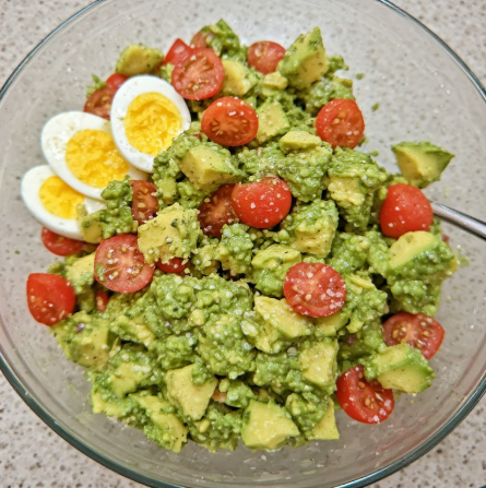 Avókadó og egg salat (Avocado and Egg Salad)