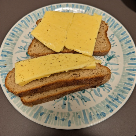 Íslenskt brauð með osti (Bread with Cheese)