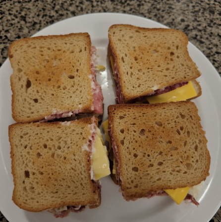 Rúgbrauðspylsa (Rye Bread Sandwich)