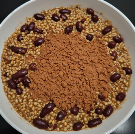 Bygg og bauna morgunskál með kakó (Barley and Bean Breakfast Bowl with Cocoa)