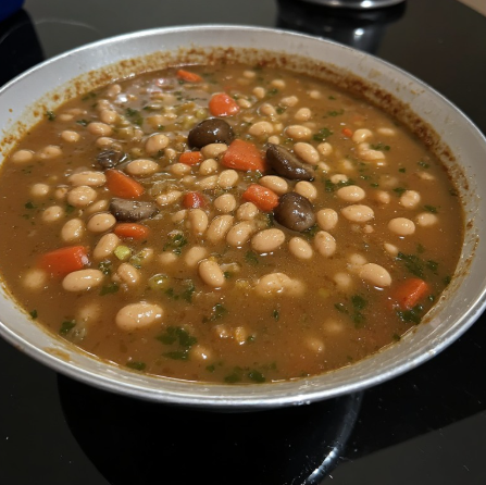 Sveppir og bauna súpa (Mushroom and Bean Soup)