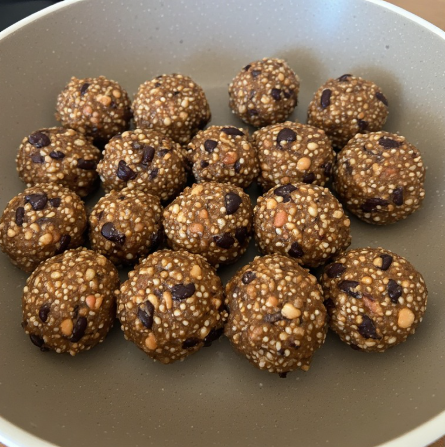 Plöntuskyr og bauna bollur (Plant Skyr and Bean Balls)