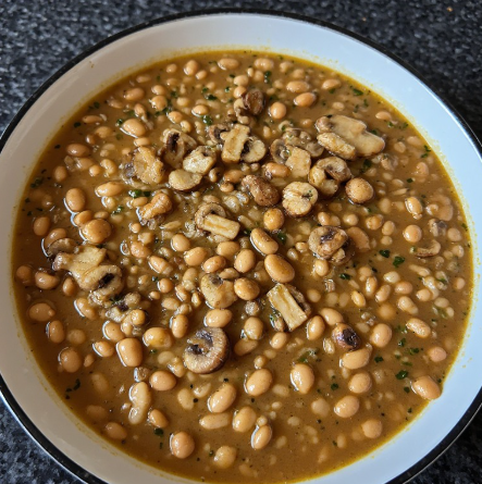 Lúpínu og sveppasúpa (Lupine and Mushroom Soup)
