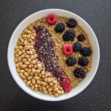 Lúpínu og bygg morgunskál (Lupine and Barley Breakfast Bowl)