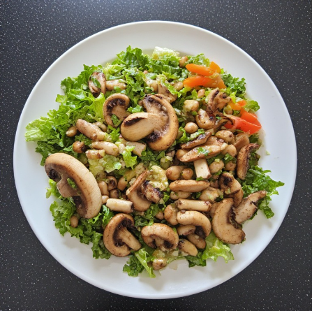Sveppir og lúpínu salat (Mushroom and Lupine Salad)