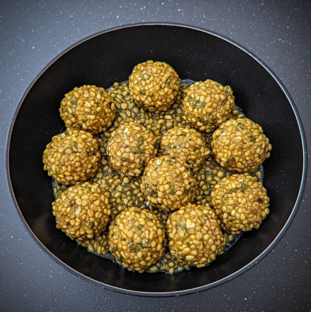 Bygg og þang bollur (Barley and Seaweed Balls)