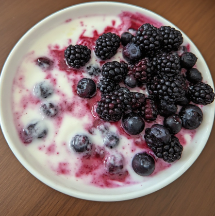 Skyr með berjum (Skyr with Berries)