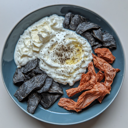 Skyr og þurrkaður fiskur (Skyr and Dried Fish)