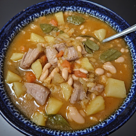 Sopa de Feijão com Costelas de Porco
