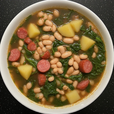 Sopa de Feijão com Espinafres e Chouriço