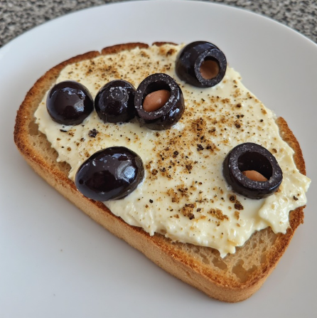 Pão com Requeijão e Azeitonas