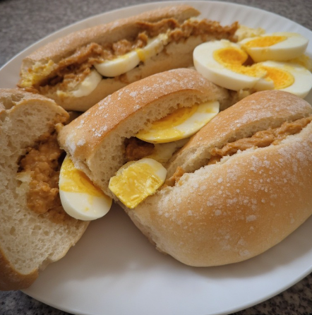 Pão com Atum e Ovo Cozido