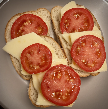 Pão com Queijo e Tomate
