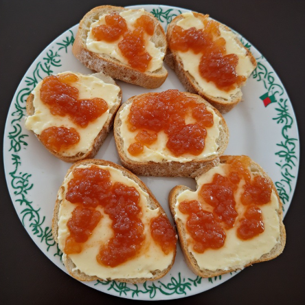 Pão com Queijo Fresco e Compota