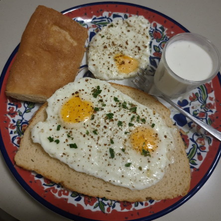 Pão com Ovo e Leite Morno