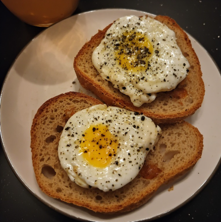 Pão com Ovo e Chá de Ervas