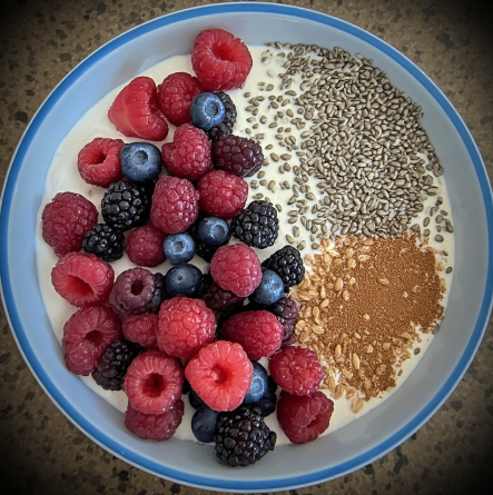 High-Protein Greek Yoghurt & Berry Bowl