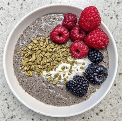 Chia Seed Pudding with Hemp & Berries (Low-Carb Version)