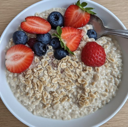 High-Protein Overnight Oats with Protein Powder
