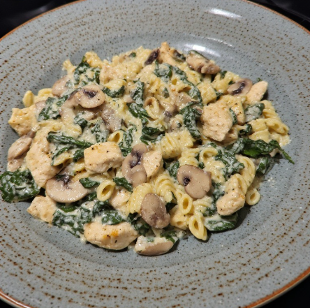 Creamy Mushroom & Spinach Chicken Pasta