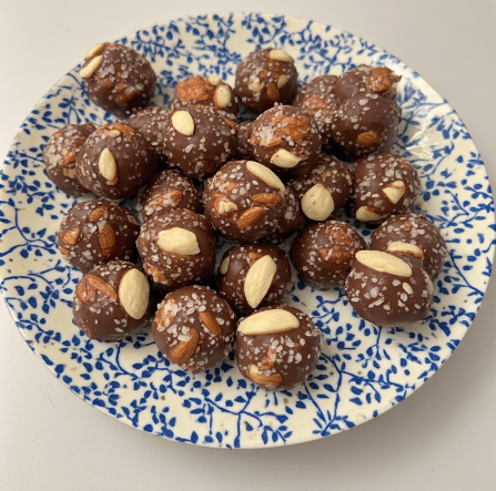 Zendaya-Inspired Dark Chocolate & Almond Snack Bites