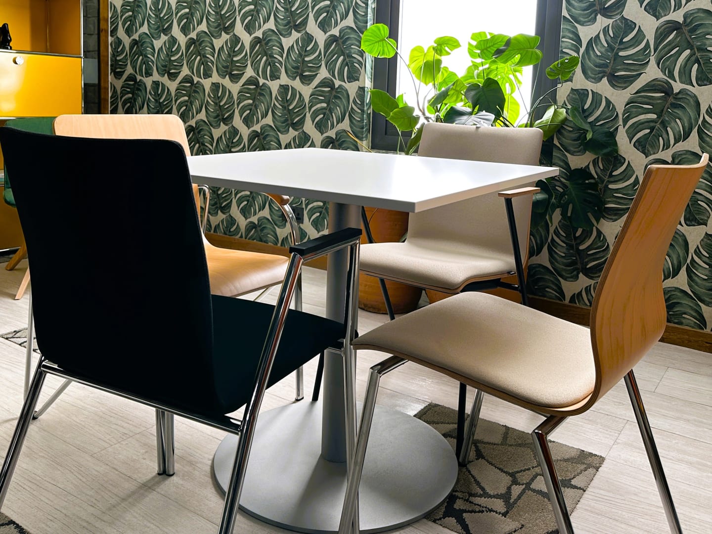 Open Space Meeting desk