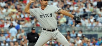 Tim Wakefield, who revived his career and Red Sox trophy case with  knuckleball, has died at 57