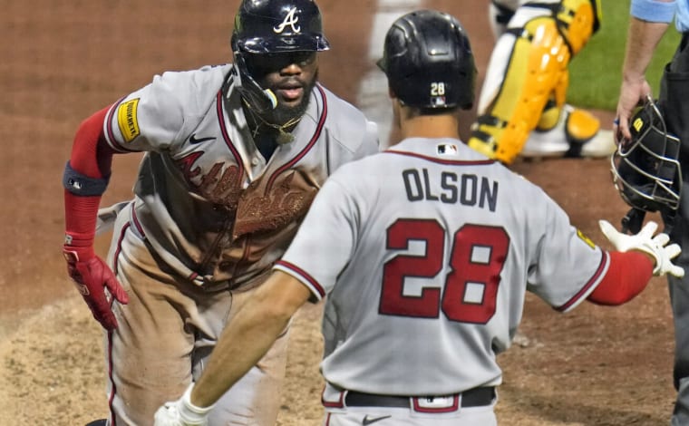 Ke'Bryan Hayes propels Pirates past Braves