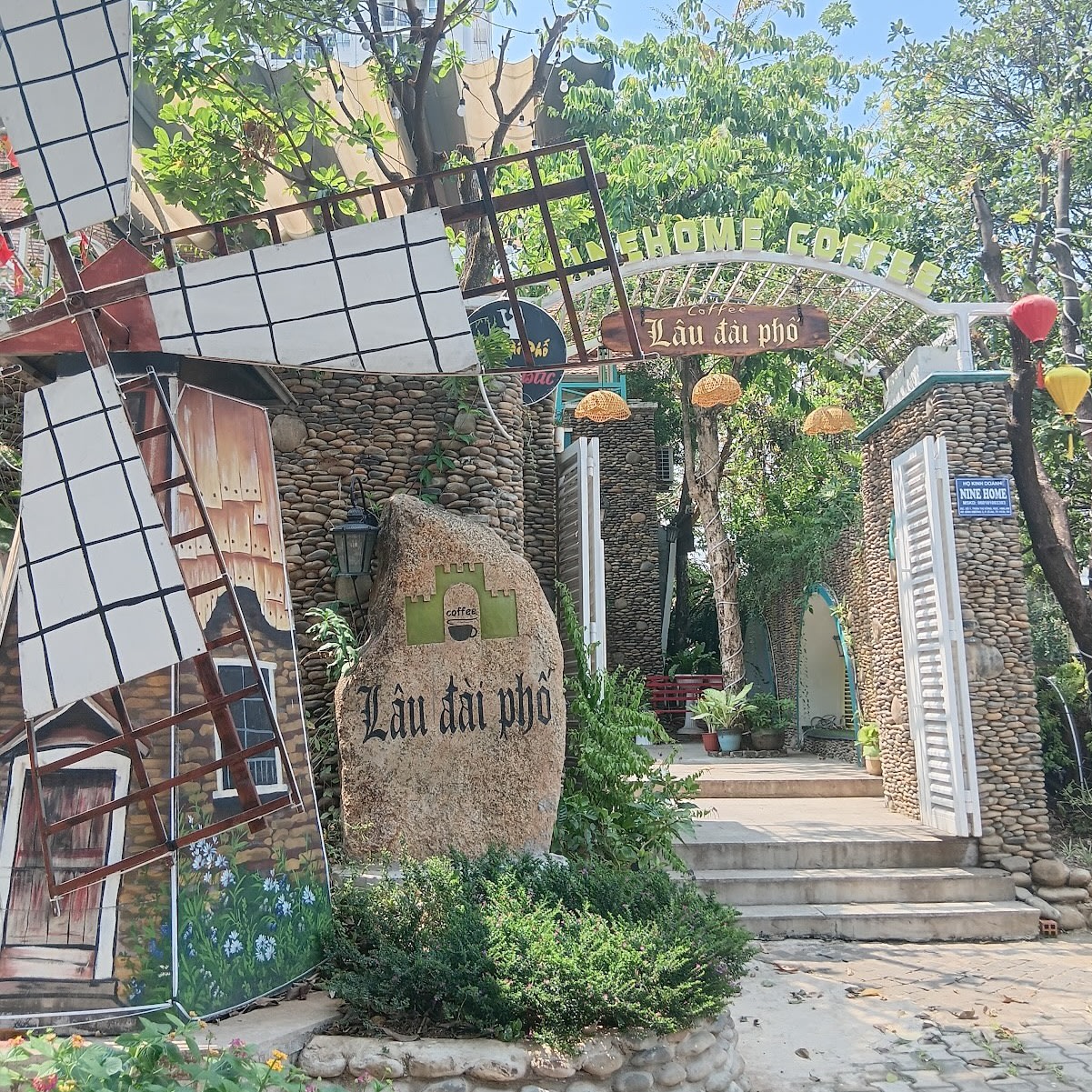 Lâu Đài Phố Coffee Dĩ An – không gian cà phê lâu đài châu Âu cổ kính