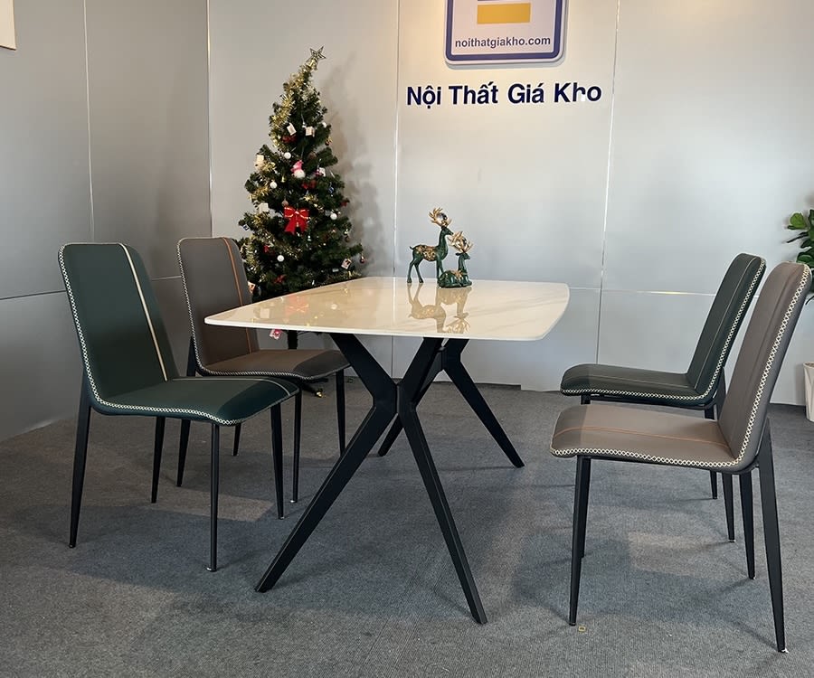 Không gian trưng bày nội thất rộng rãi tại Showroom Giá Kho Dĩ An