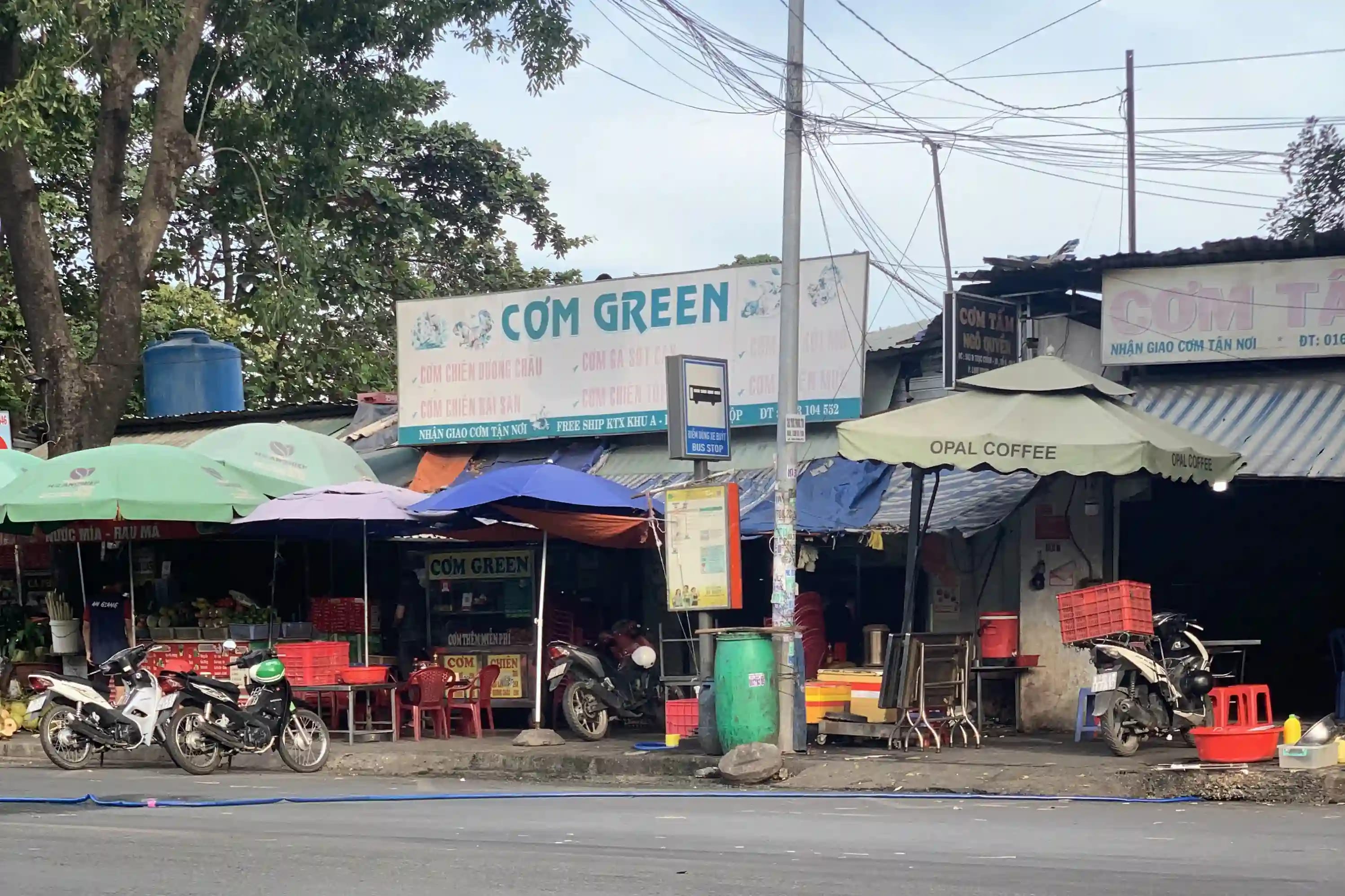 Cơm gà Green Làng Đại Học - cơm gà xối mỡ giá rẻ cho sinh viên