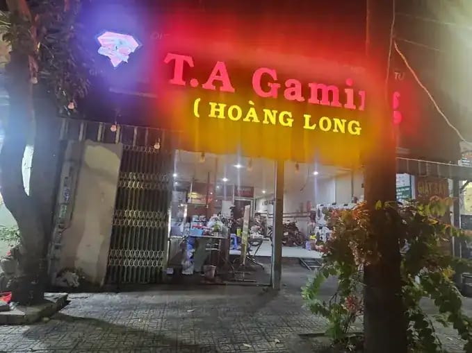 Hình quán net T.A gaming về đêm