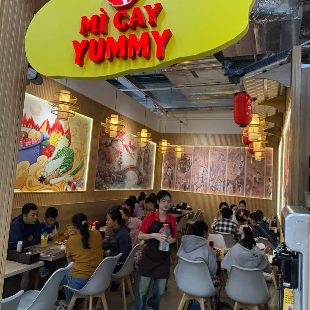 YUMMY Trà sữa Dĩ An – không gian quán trẻ trung, hiện đại, nhiều góc check-in đẹp