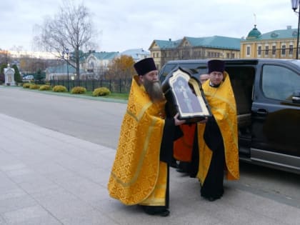 Встреча древнего саровского креста-мощевика в Дивееве