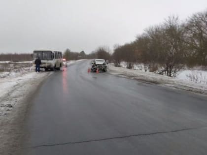 Два человека ранены в ДТП с автобусом в Богородском округе 23 декабря