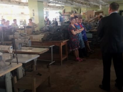 Партийцы рассказали работникам швейного предприятия Сергачского района о налоговом вычете при покупке лекарств