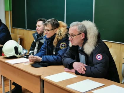 Пункт временного размещения развернут на базе школы 185 для жильцов пострадавшего от хлопка газа дома