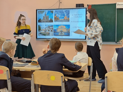 Педагогические навыки учащиеся Мининского отрабатывают в Нижегородских школах