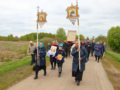 Традиционный крестный ход в Преполовение Пятидесятницы прошел в Водоватове