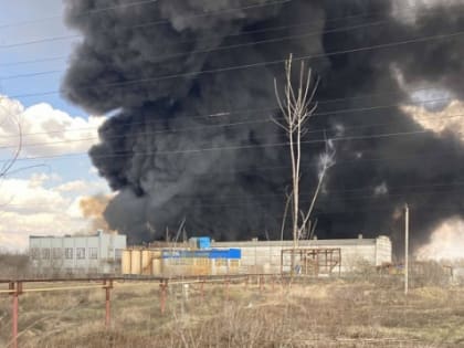 Три медбригады работают на месте пожара в промзоне Дзержинска