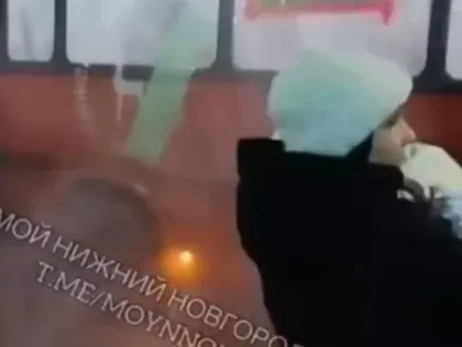 Автобус с нижегородцами резко задымился: видео