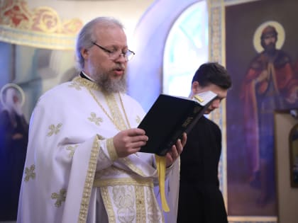 Литургия на греческом языке в день памяти Собора вселенских учителей и святителей