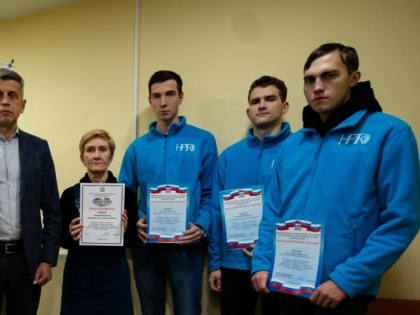 Партийцы поздравили с праздником волонтерский отряд Нижегородского радиотехнического колледжа