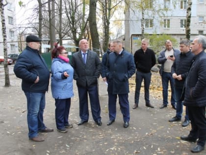 Партийцы проинспектировали начало работ по благоустройству придомовых территорий  на улицах Радио и Снежная