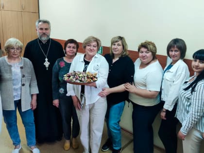 Помощник благочинного поздравил работников социальной защиты с профессиональным праздником