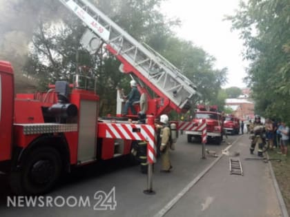 Пожарные спасли восемь человек из горящей многоэтажки в Нижнем Новгороде